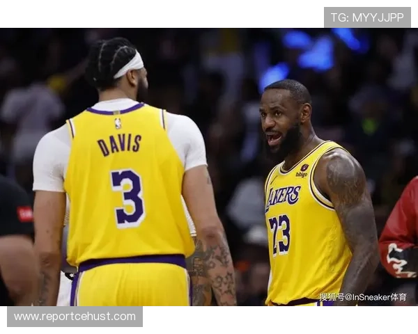 湖人队三连胜再创佳绩 詹姆斯与戴维斯联手助球队强势反弹