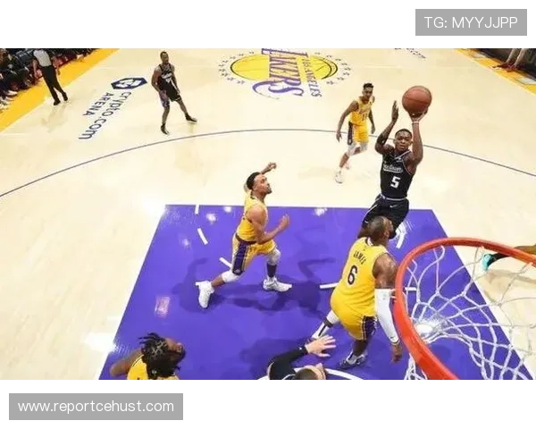 詹姆斯再创历史新纪录，湖人击败勇士迎来五连胜，展现强大季后赛冲击力